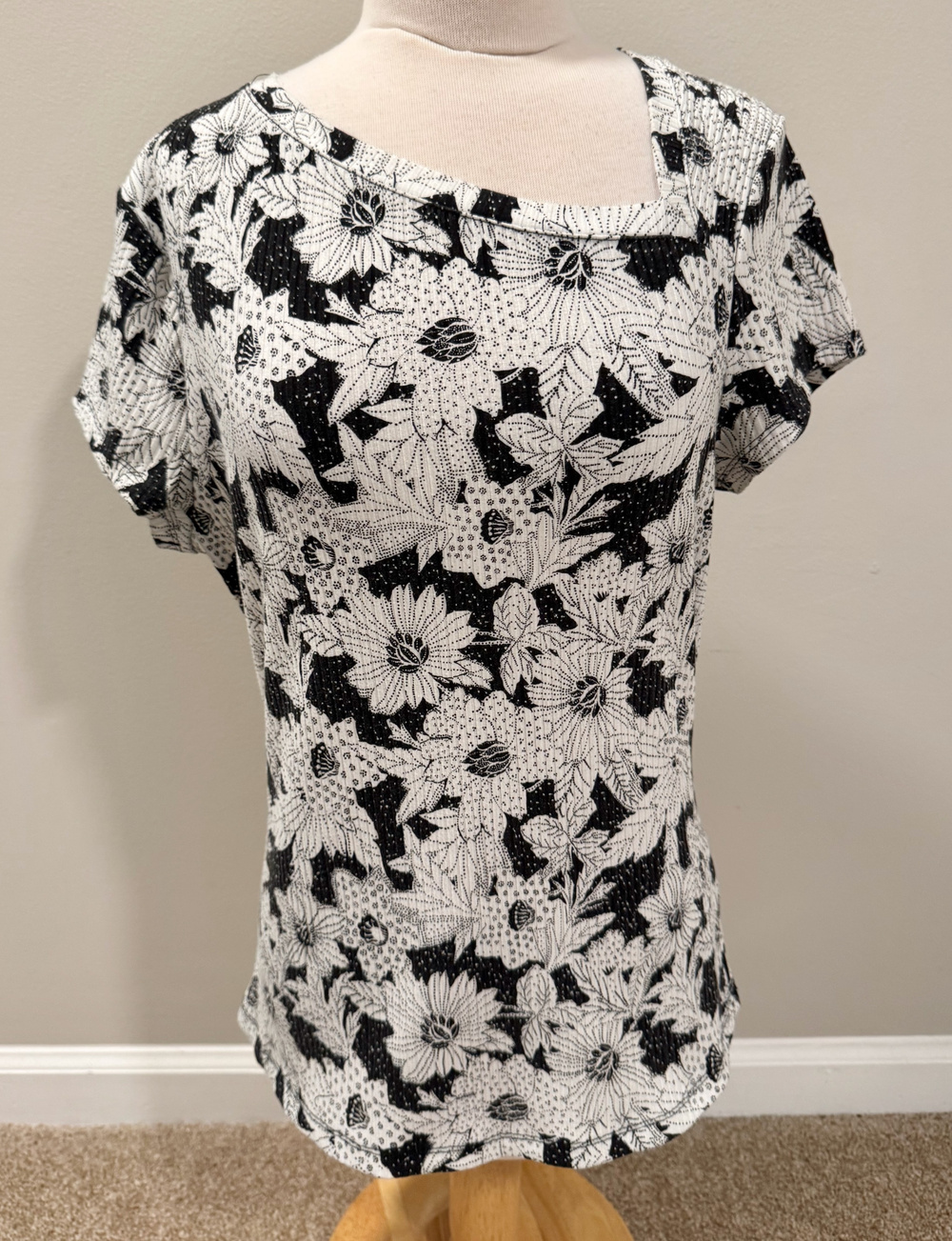 Womens Large XL INC International Concepts Fitted Asymmetrical Neck Floral Shirt